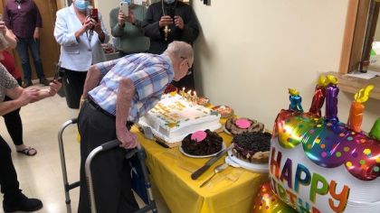 Americký veterán, jenž osvobozoval Plzeň, oslavil 100.&nbsp;narozeniny