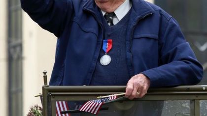 Vernon Schmidt slaví 96.&nbsp;narozeniny