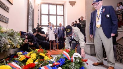 Vzpomínkovému aktu na radnici předcházelo přijetí zástupců velvyslanectví USA a&nbsp;Belgie primátorem Pavlem Šindelářem