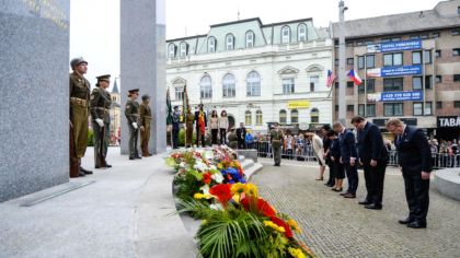 Vzpomínkovým aktem u&nbsp;pomníku Díky, Ameriko! pokračovaly Slavnosti svobody