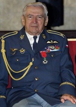 Před 9 lety zemřel stíhací pilot, brigádní generál a&nbsp;čestný občan města Plzně Miroslav Štandera