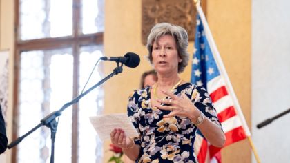 Na náměstí Míru se včera odpoledne vzpomínalo na bojovníky a&nbsp;oběti válek, v&nbsp;podvečer se potomci a&nbsp;příbuzní amerických a&nbsp;belgických veteránů sešli na plzeňské radnici