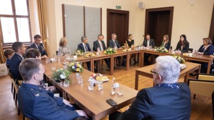 Velvyslanci USA a&nbsp;Belgického království zavítali na radnici, kde uctili památku válečných veteránů