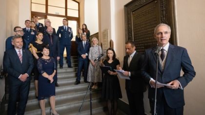 Velvyslanci USA a&nbsp;Belgického království zavítali na radnici, kde uctili památku válečných veteránů