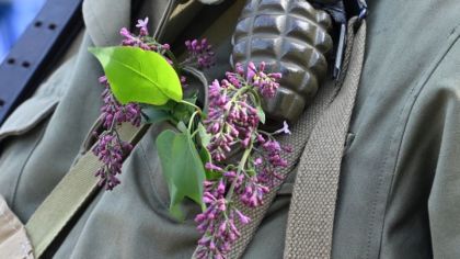 Pomník připomíná amerického vojáka, smrtelně zraněného 6.&nbsp;května 1945