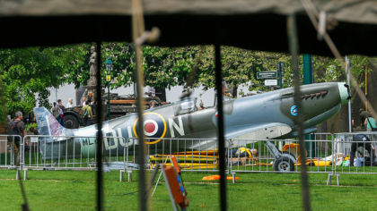 Stíhací letoun Spitfire se usadil v&nbsp;Šafaříkových sadech