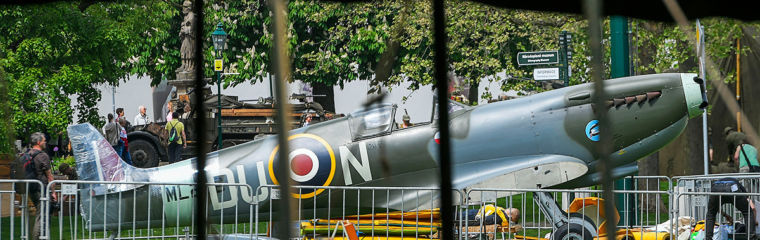 Stíhací letoun Spitfire se usadil v&nbsp;Šafaříkových sadech