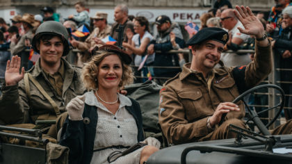 ČTK: Konvoj v&nbsp;Plzni viděly tisíce lidí