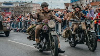 ČTK: Konvoj v&nbsp;Plzni viděly tisíce lidí