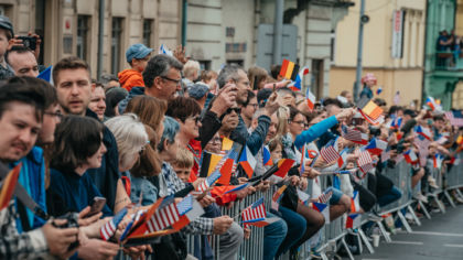 ČTK: Konvoj v&nbsp;Plzni viděly tisíce lidí