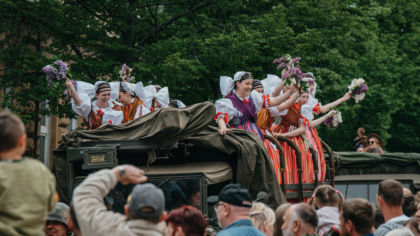 ČTK: Konvoj v&nbsp;Plzni viděly tisíce lidí