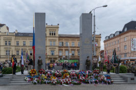 Vzpomínkovým aktem u&nbsp;památníku Díky, Ameriko! včera skončily Slavnosti svobody 2024