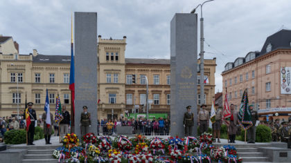Vzpomínkovým aktem u&nbsp;památníku Díky, Ameriko! včera skončily Slavnosti svobody 2024