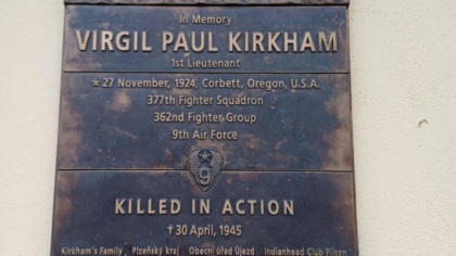 Dnes si připomínáme 100.&nbsp;výročí narození nadporučíka Virgila Paula Kirkhama, posledního amerického letce, který padl za války v&nbsp;Evropě