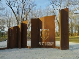 Práce na vybudování památníku 97.&nbsp;pěší divizi úspěšně pokračují