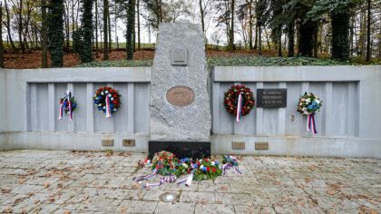 The City of Pilsen commemorated the Veterans Day by laying of flowers at Homolka park today.