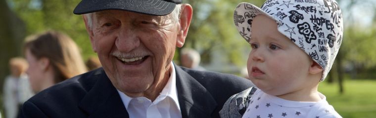 Glynn Raby, příslušník slavné 2.&nbsp;pěší divize a&nbsp;hrdina, osvoboditel Plzně a&nbsp;západních Čech oslavil 96.&nbsp;narozeniny